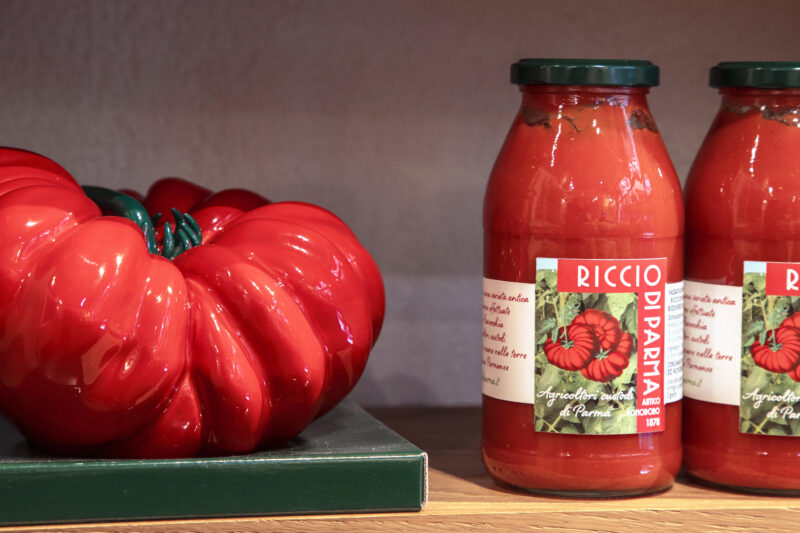 Pomodoro Riccio di ceramica dal laboratorio artigianale Ferlaro