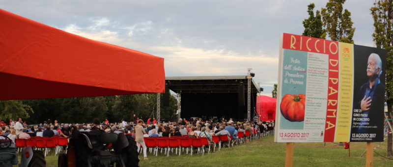 Pubblico al concerto di Gino Paoli per la Festa del Pomodoro